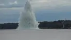 Bom Tallboy, bom terbesar Perang Dunia II, meledak di bawah air di Swinoujscie, Polandia, pada 13 Oktober 2020. Ledakan dahsyat bom seberat 5,4 ton itu terjadi ketika operasi penjinakan. Beruntung tak ada korban dalam insiden tersebut. (HANDOUT / POLISH NAVY -- 8TH COASTAL DEFENCE FLOTILLA / AFP)