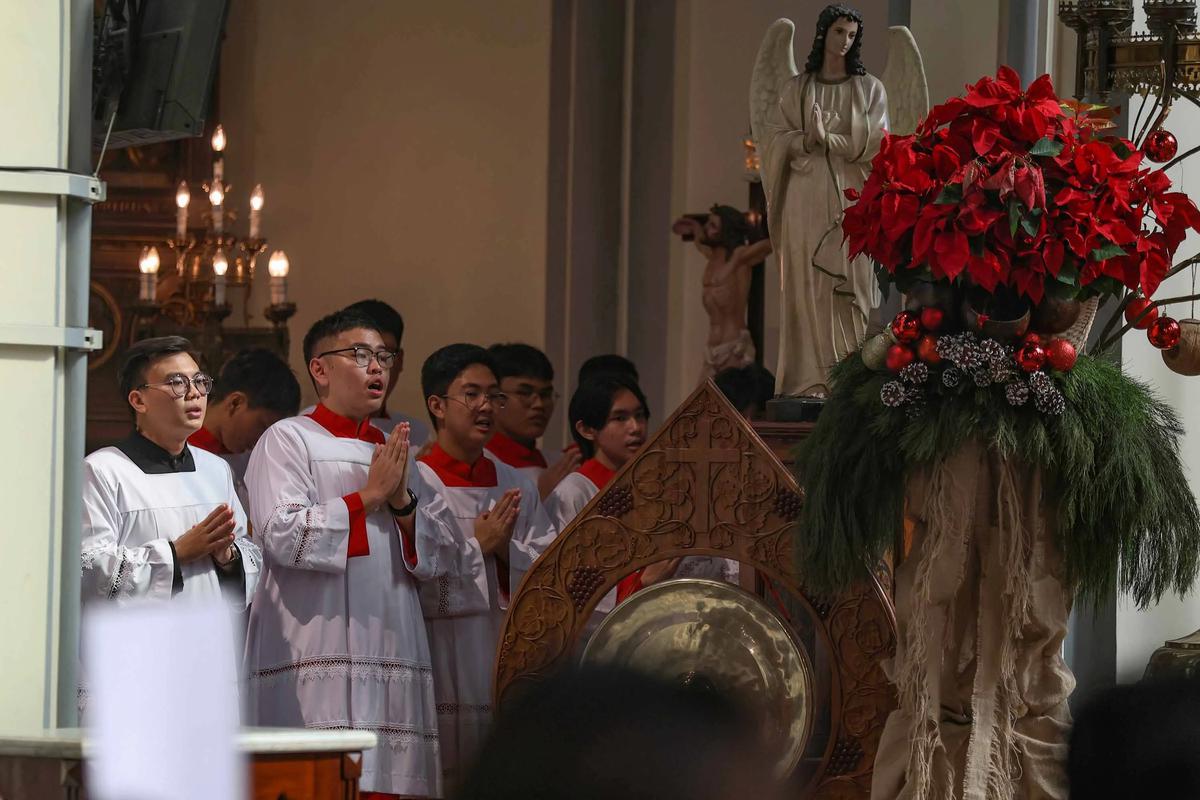 FOTO: Suasana Khidmat Misa Natal 2025 di Gereja Katedral Jakarta Dihadiri Ribuan Umat