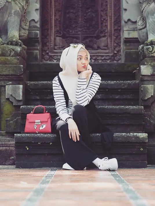 Saat ditemui di kawasan Tendean, Jakarta Selatan, Rina Nose irit soal membicarakan kekasihnya. Kini, Rina menyimpan rapat-rapat terkait hubungan asmaranya dengan pria yang dikabarkan seorang pengusaha itu. (Instagram/rinanose16)