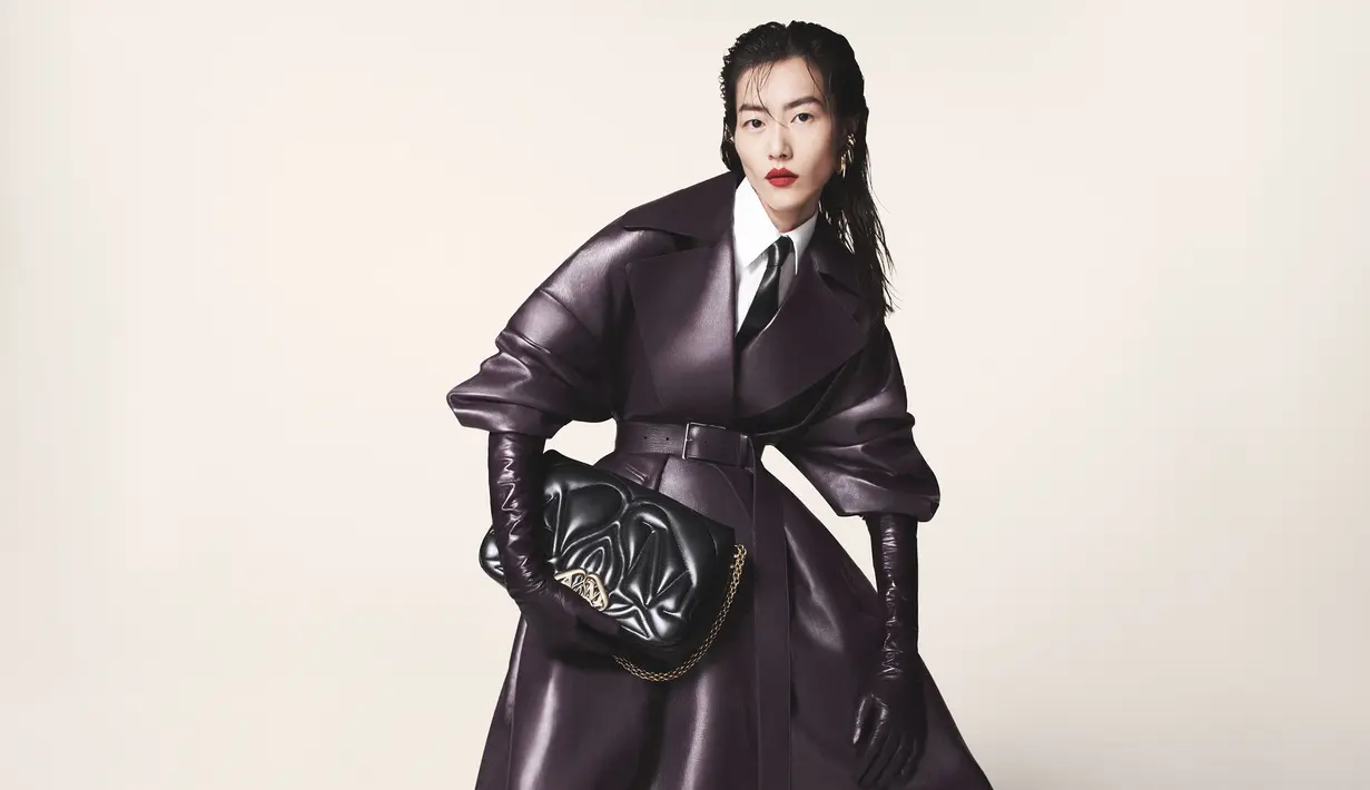 Alexander McQueen mengajak para pecintanya membayangkan sebuah tas yang lebih dari sekedar aksesori, tapi bisa menjadi sebuah pernyataan. [Foto: Document/Alexander McQueen]