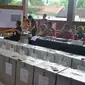 Proses rekapitulasi perolehan suara pilkada 2017 di PPK Junrejo Kota Batu, Jawa Timur (Zainul Arifin/Liputan6.com)