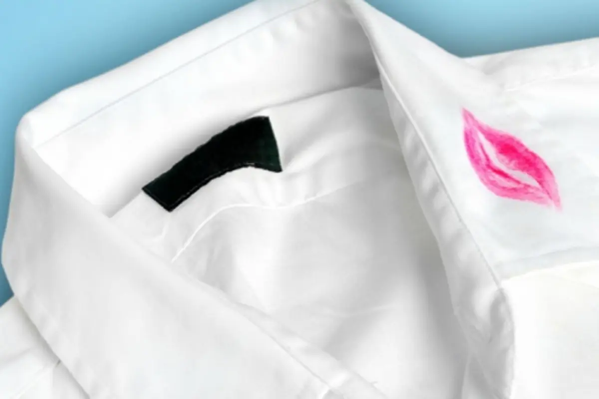 Noda Lipstik di Baju Hilang Tanpa Perlu Dicuci