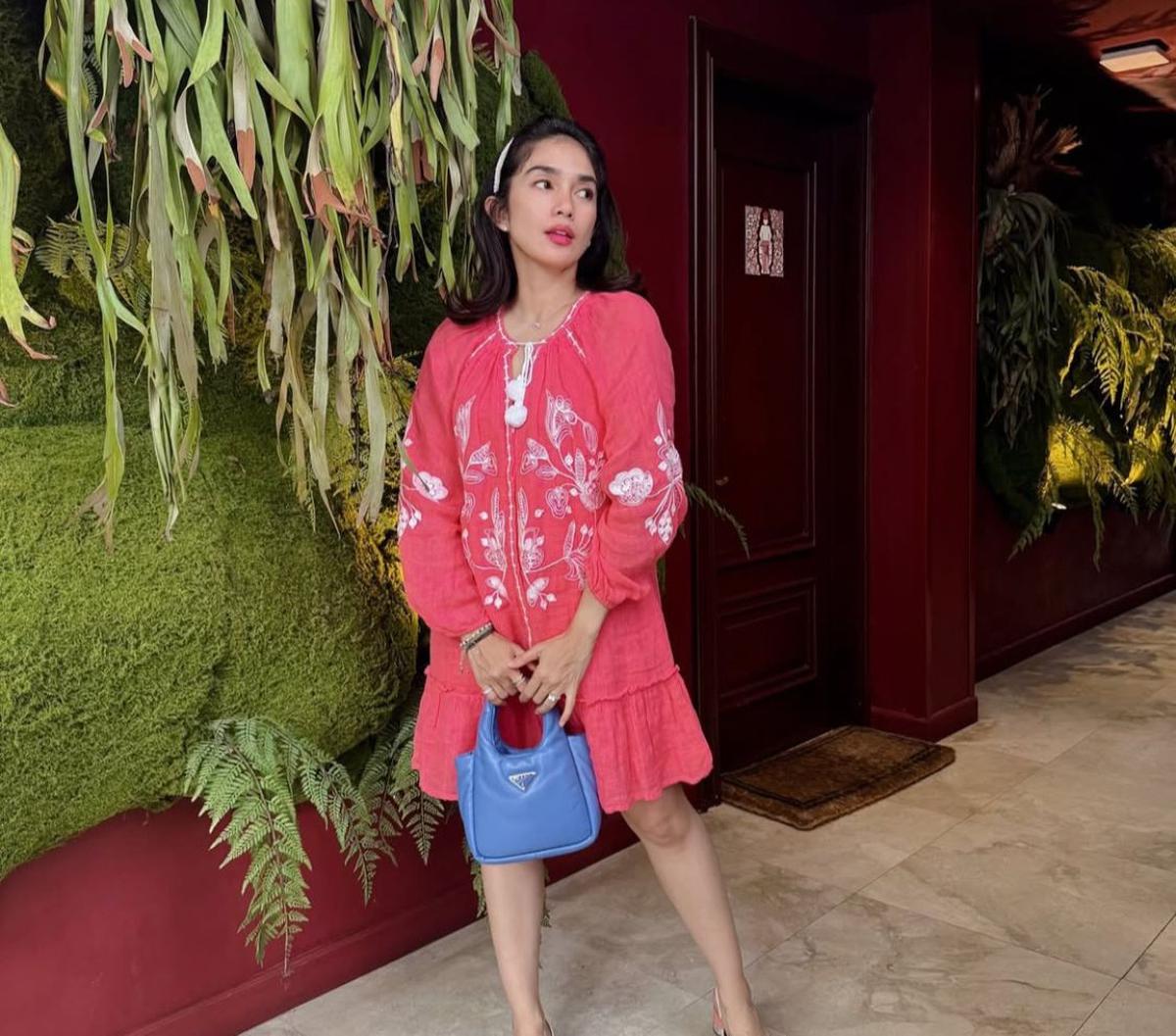 Potret Ussy Sulistiawaty yang Bikin Pangling, Dipuji Masih Cocok Jadi Mahasiswi