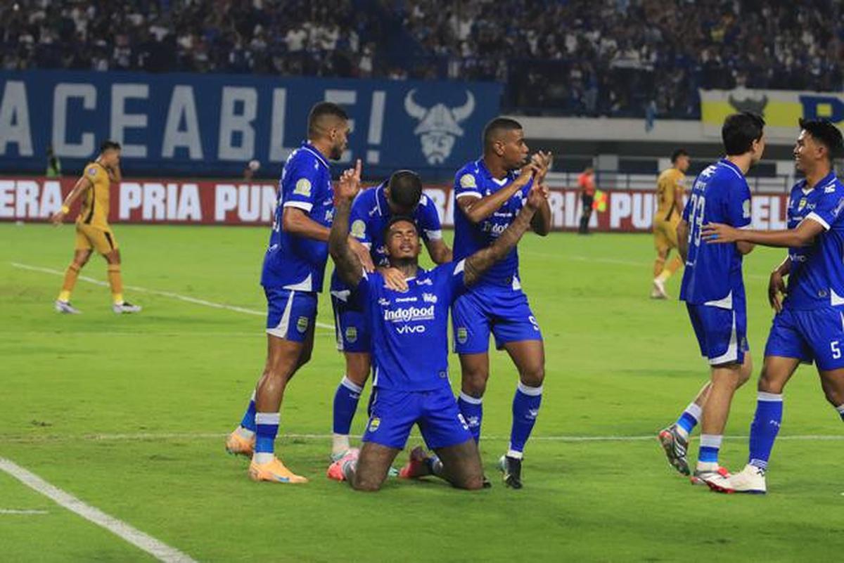 Dari Angkernya GBLA hingga Bobotoh Membludak, 3 Fakta Persib Juara Paruh Musim BRI Super League 2025/2026