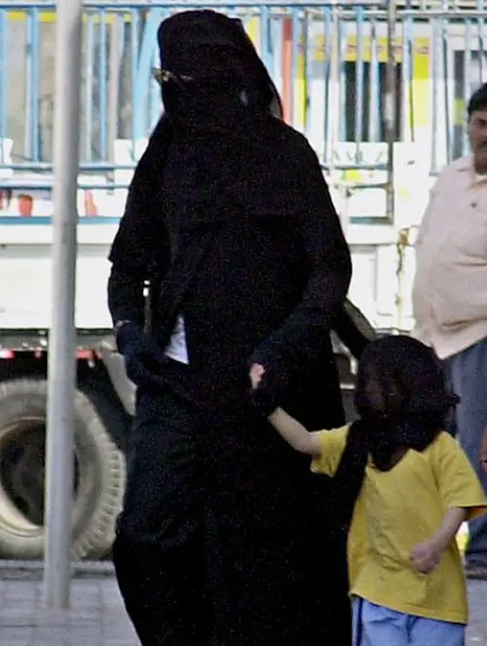 Tumbuh dalam agama Saksi Jehovah, Michael akhirnya tertarik menjadi muslim setelah berdiskusi dengan penulis lagu asal Kanada, David Wharnsby dan produser Philip Bubal yang menceritakan perubahannya baiknya setelah masuk Islam. (doc.dailymail)