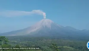 Semeru Erupsi Tiga Kali Hari Ini, Status Siaga