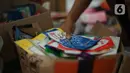Sampah plastik yang akan diproduksi di kawasan Pasar Minggu, Jakarta, Senin (13/1/2020). Rumah daur ulang plastik tersebut memproduksi barang dari limbah plastik seperti tas, payung, dompet, dan koper dengan harga jual berkisar Rp20.000 hingga Rp700.000. (Liputan6.com/Immanuel Antonius)