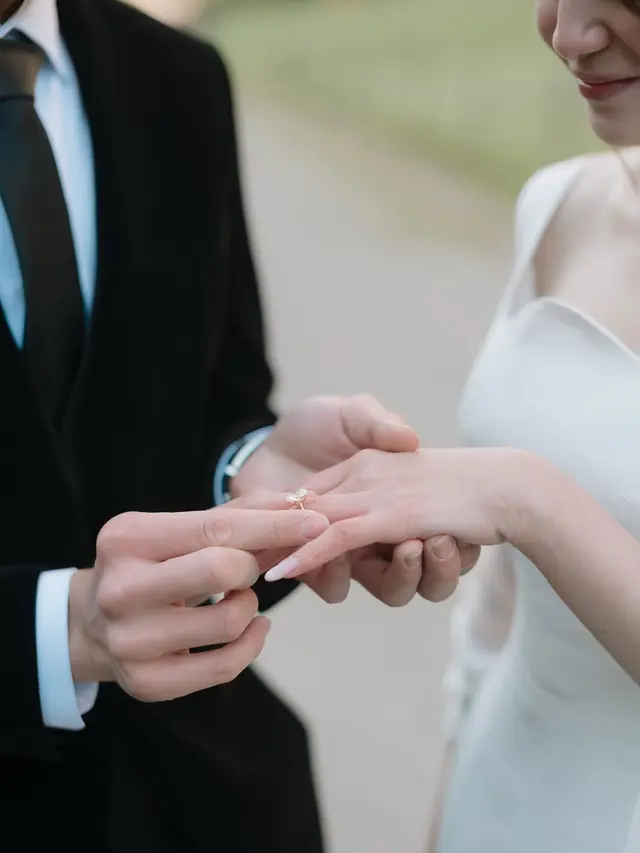 Foto Detail Cincin Syifa Hadju saat Dilamar El Rumi