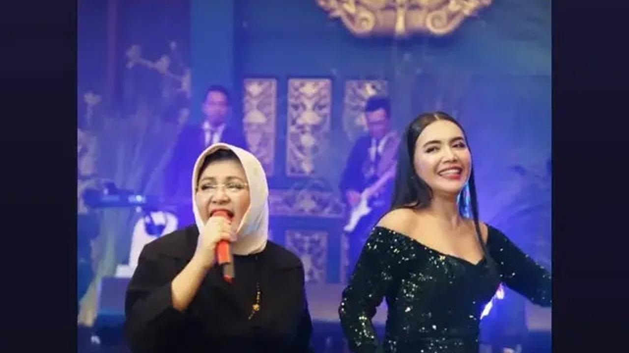 7 Potret Kenangan Emilia Contessa dan Denada, Saling Dukung di Dunia Musik