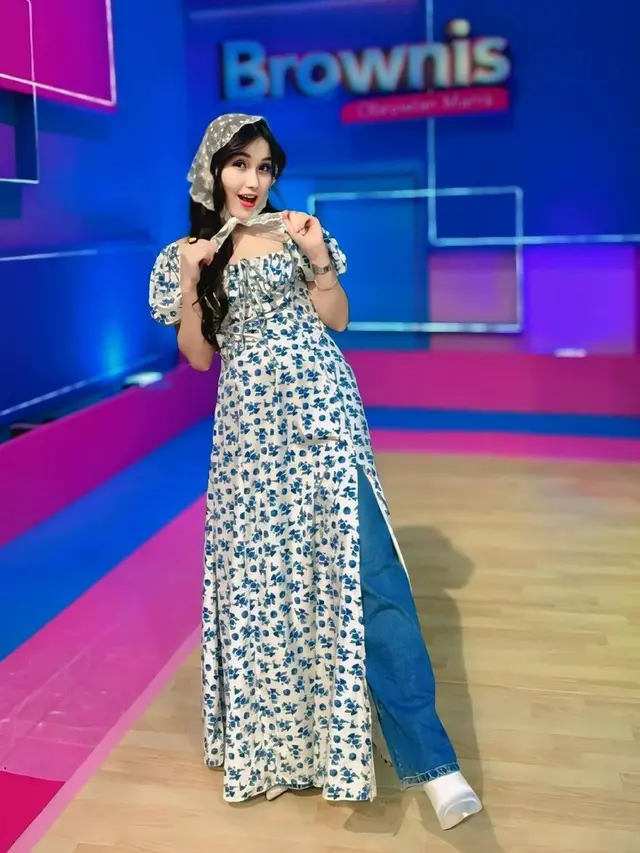 Ayu Ting Ting dalam padu padan outfit yang menawan (Instagram/ayutingting92)