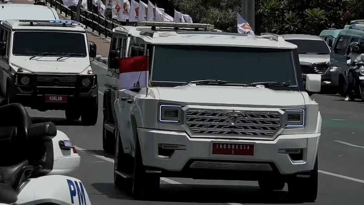 FOTO: Gagahnya Mobil Indonesia 1 Presiden Prabowo ‘Garuda’ Putih, Buatan Dalam Negeri