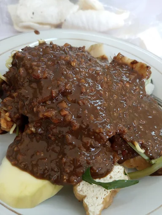 11. Rujak Cingur Bu Kris