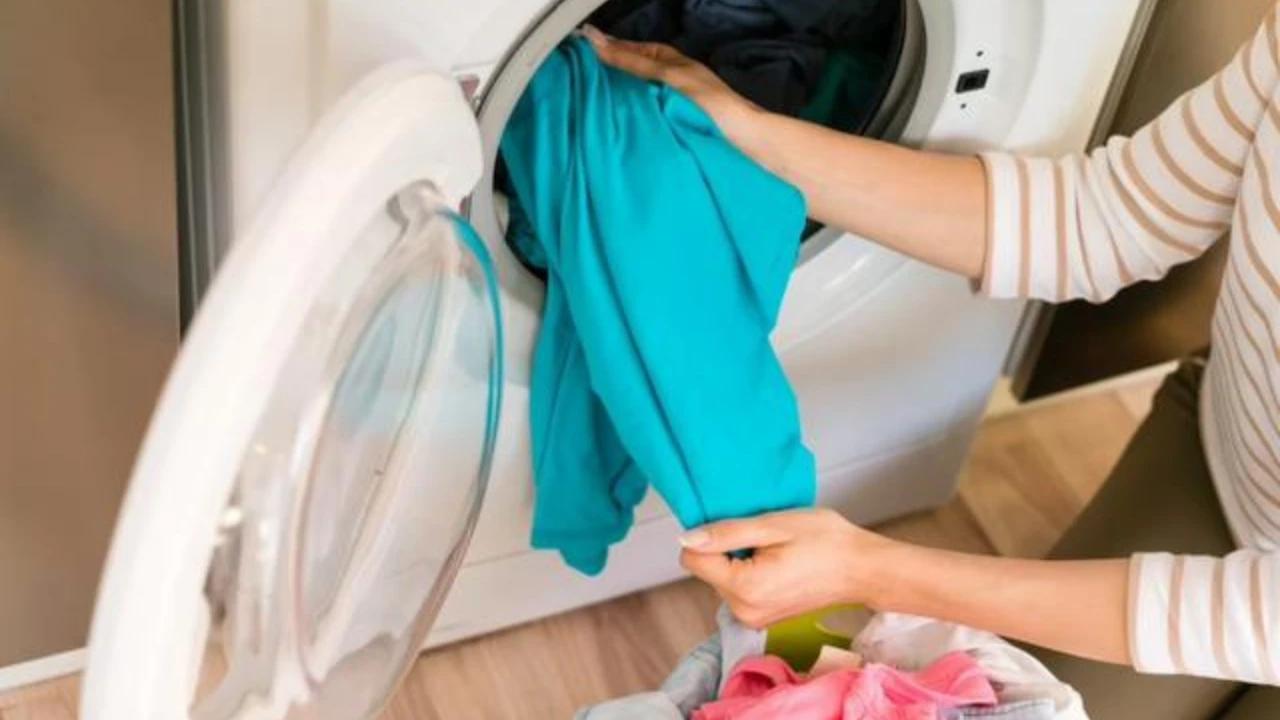 7 Tips Ampuh Mencegah Baju Luntur Menular ke Pakaian Lain
