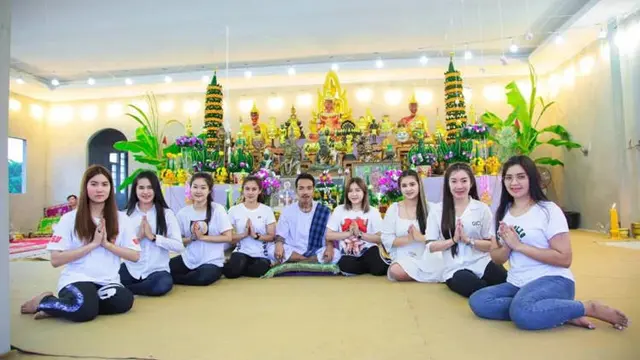Punya 8 Istri Muda, Seorang Seniman Tato Ini Hidup Harmonis Dalam Satu Atap