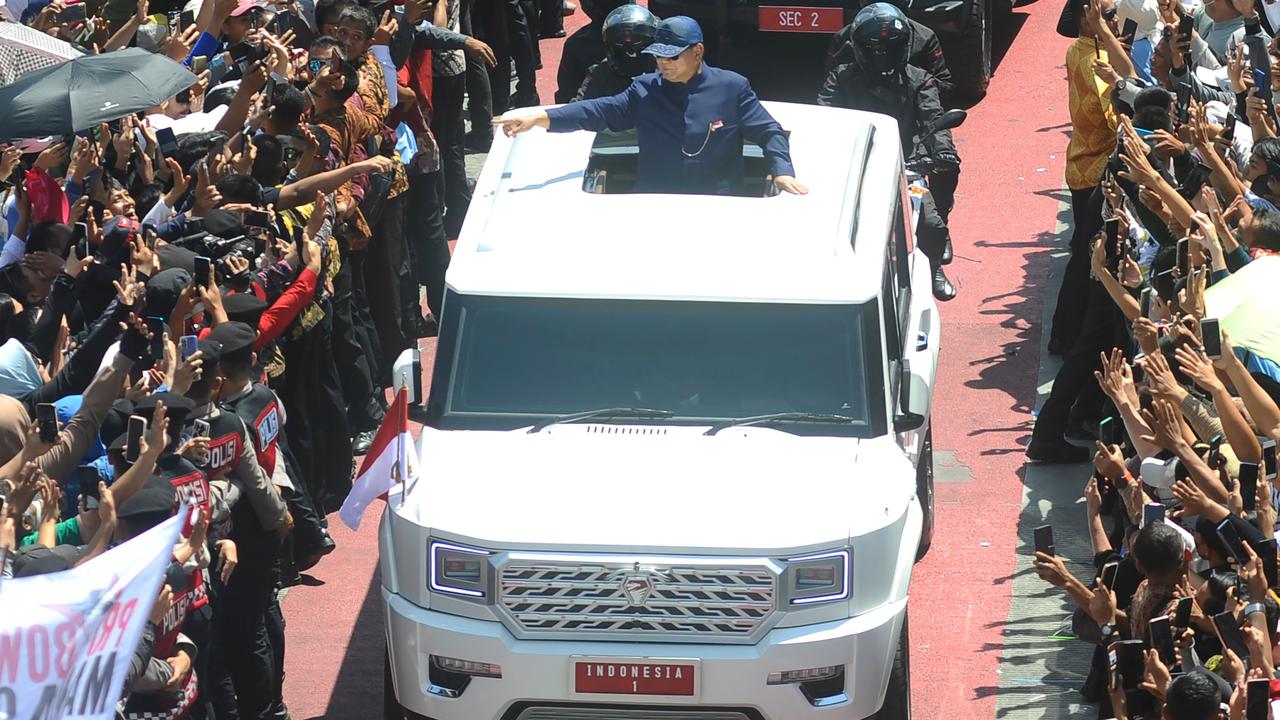 Presiden Prabowo sapa warga di Bundaran HI