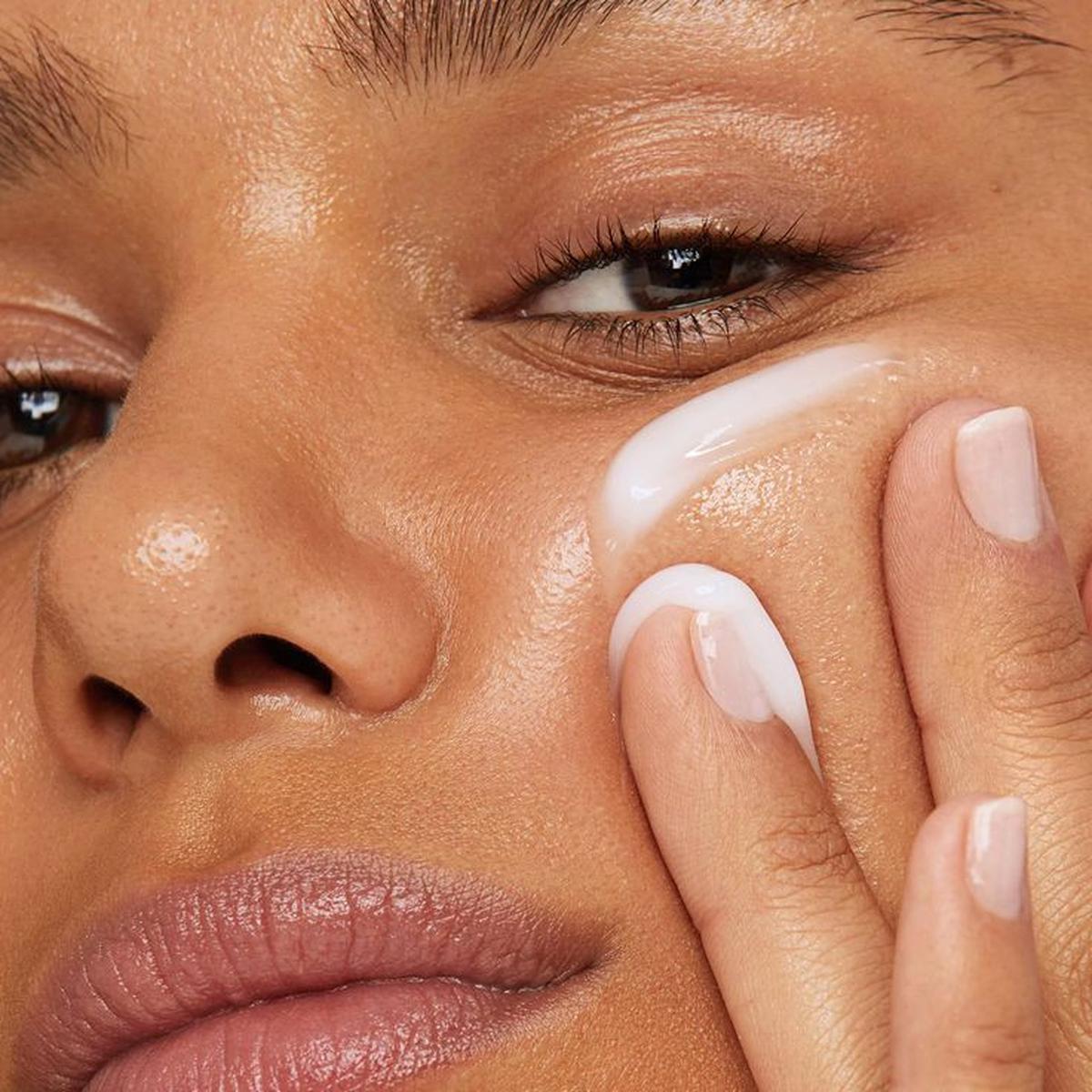 9 Tips Makeup Kondangan yang Sederhana tapi Elegan, Dijamin Bikin Memukau