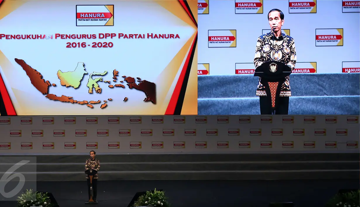 Presiden Joko Widodo atau Jokowi memberikan sambutan dalam acara pengukuhan pengurus Dewan Pimpinan Pusat (DPP) Partai Hanura 2016-2020 di Sentul International Convention Center (SICC), Bogor, Rabu (22/2). (Liputan6.com/Johan Tallo)