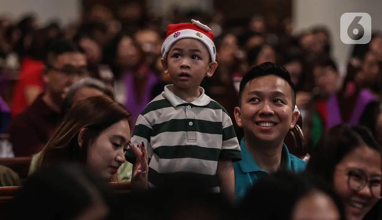 Humas Gereja Katedral, Susyana Suwadie mengatakan pihaknya menyiapkan sekitar 500 bingkisan saat Misa Keluarga. (Liputan6.com/Angga Yuniar)