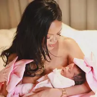 Kehadiran sang putri semakin melengkapi keluarga besar Rihanna dan A$AP Rocky.