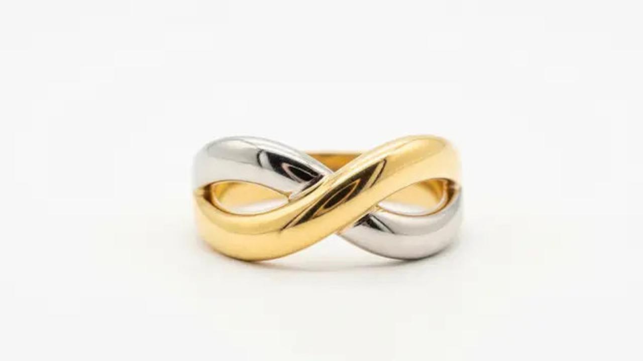 7 Model Cincin Emas Minimalis Dua Warna yang Tampak Mewah Meski Simpel, Kini Tren di 2026