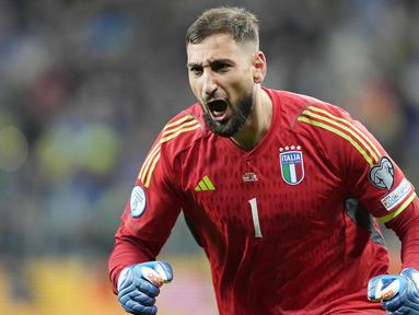 Kiper Italia, Gianluigi Donnarumma, melakukan selebrasi setelah laga melawan Ukraina dalam duel matchday 10 Kualifikasi Euro 2024 Grup C di Stadion BayArena, Jerman, Selasa, (21/11/2023). Kedua tim bermain imbang 0-0. (AP Photo/Martin Meissner)