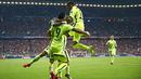 Selebrasi gol Neymar dan Luis Suarez di Nou Camp. (Reuters/Kai Pfaffenbach)
