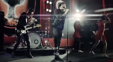 My Chemical Romance (MCR) di MV "Teenagers."