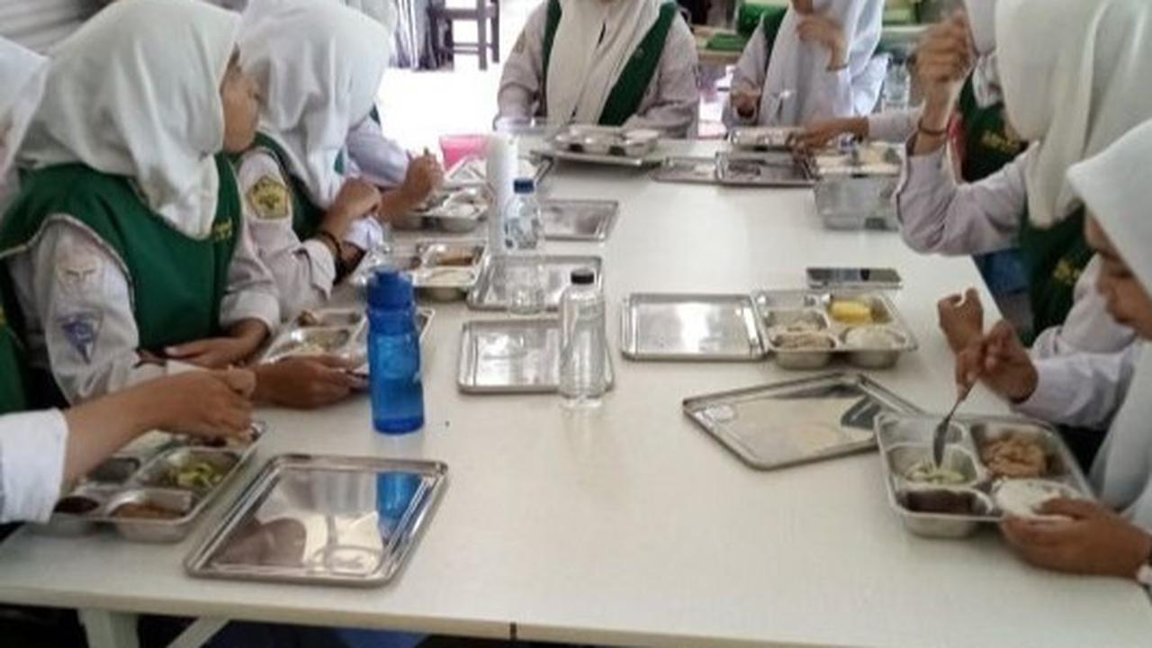 Program Makan Bergizi Gratis (MBG) di Mataram Disambut Antusias Siswa
