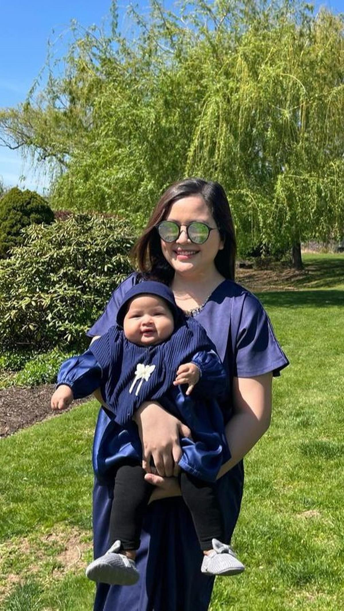Potret Baby Shafanina disebut begitu mirip dengan sang ibunda. Wajahnya Tasya banget.