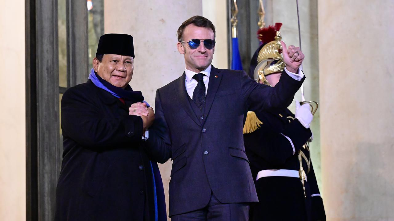 Seskab Teddy Bocorkan Isi Pertemuan Tertutup 2,5 Jam Prabowo dan Macron di Paris