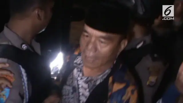 Bupati Bengkulu Selatan menyangkal isu suap yang menimpanya. Ia ditangkap dalam OTT KPK bersama dengan istri dan PNS lain.