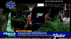 Sabtu (11/1), KPK menggeledah rumah dinas (rumdin) dan ruang kerja Bupati Sidoarjo, Saiful Ilah. Hari ini, giliran rumah pribadi sang bupati yang digeledah. Rumah pribadi Saiful Ilah berada di Jalan Malik Ibrahim, Sidoarjo. Tepatnya di depan Rumah Sa...