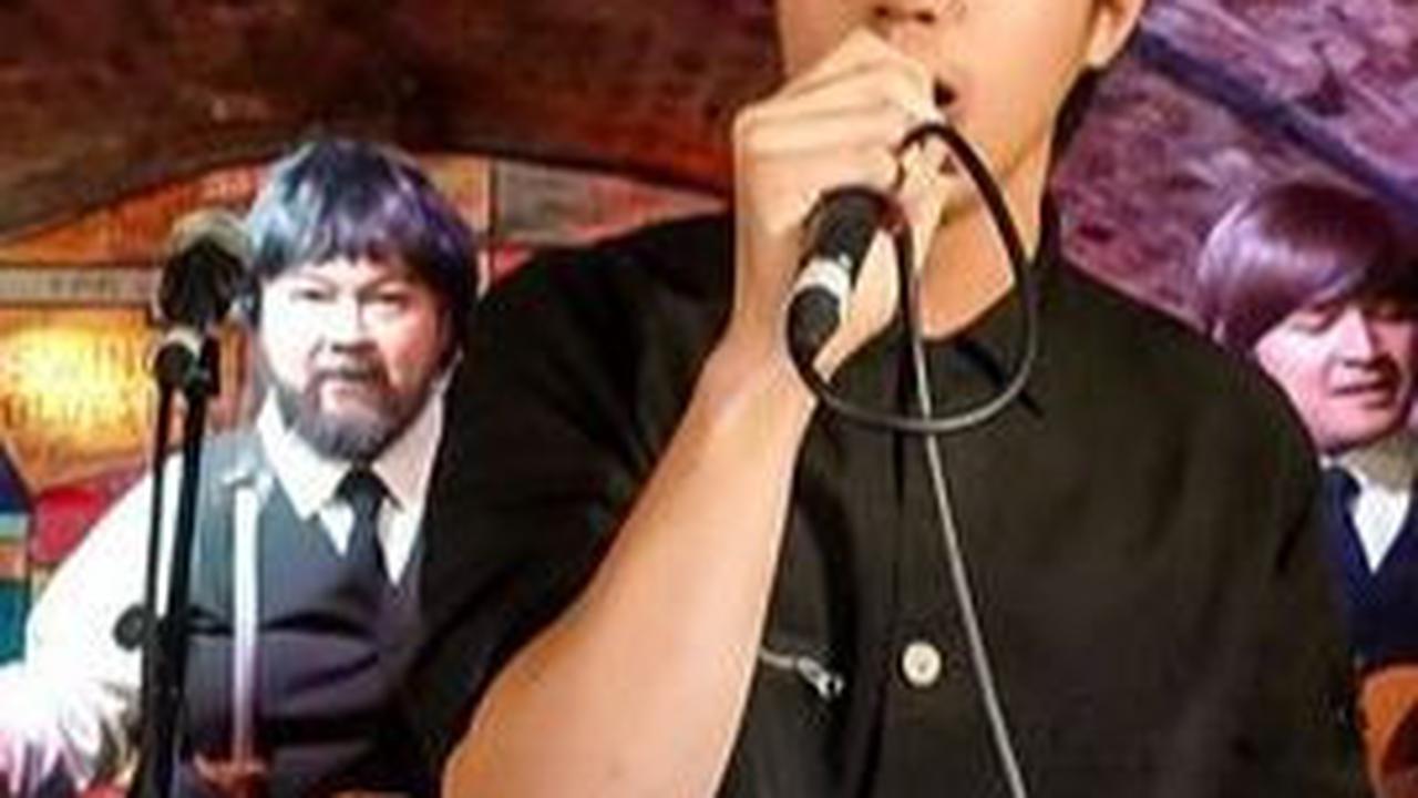 Penggemar The Beatles, ini Potret El Rumi saat Manggung di Cavern Club Liverpool: Salah Satu Impianku Tercapai