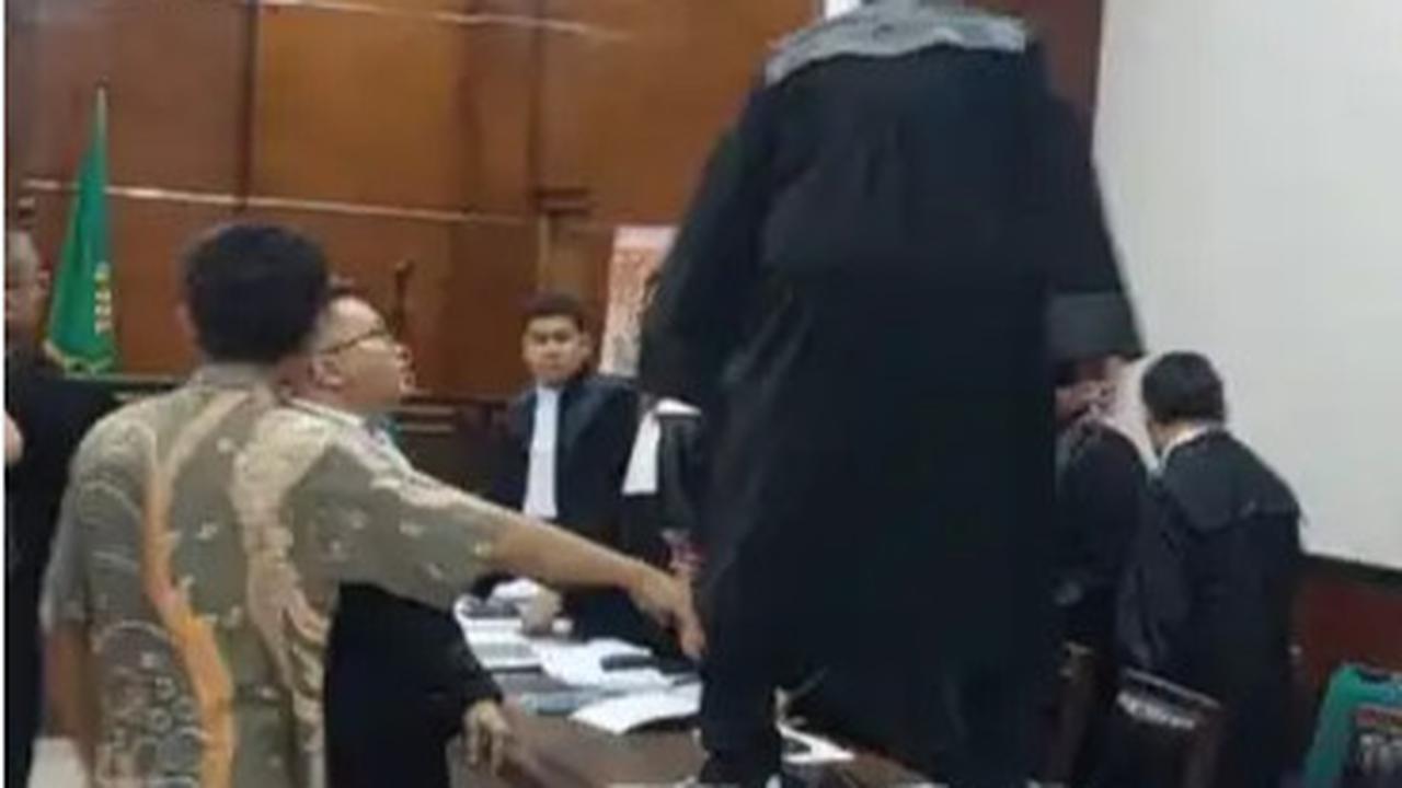 Firdaus Oibowo Naik Meja