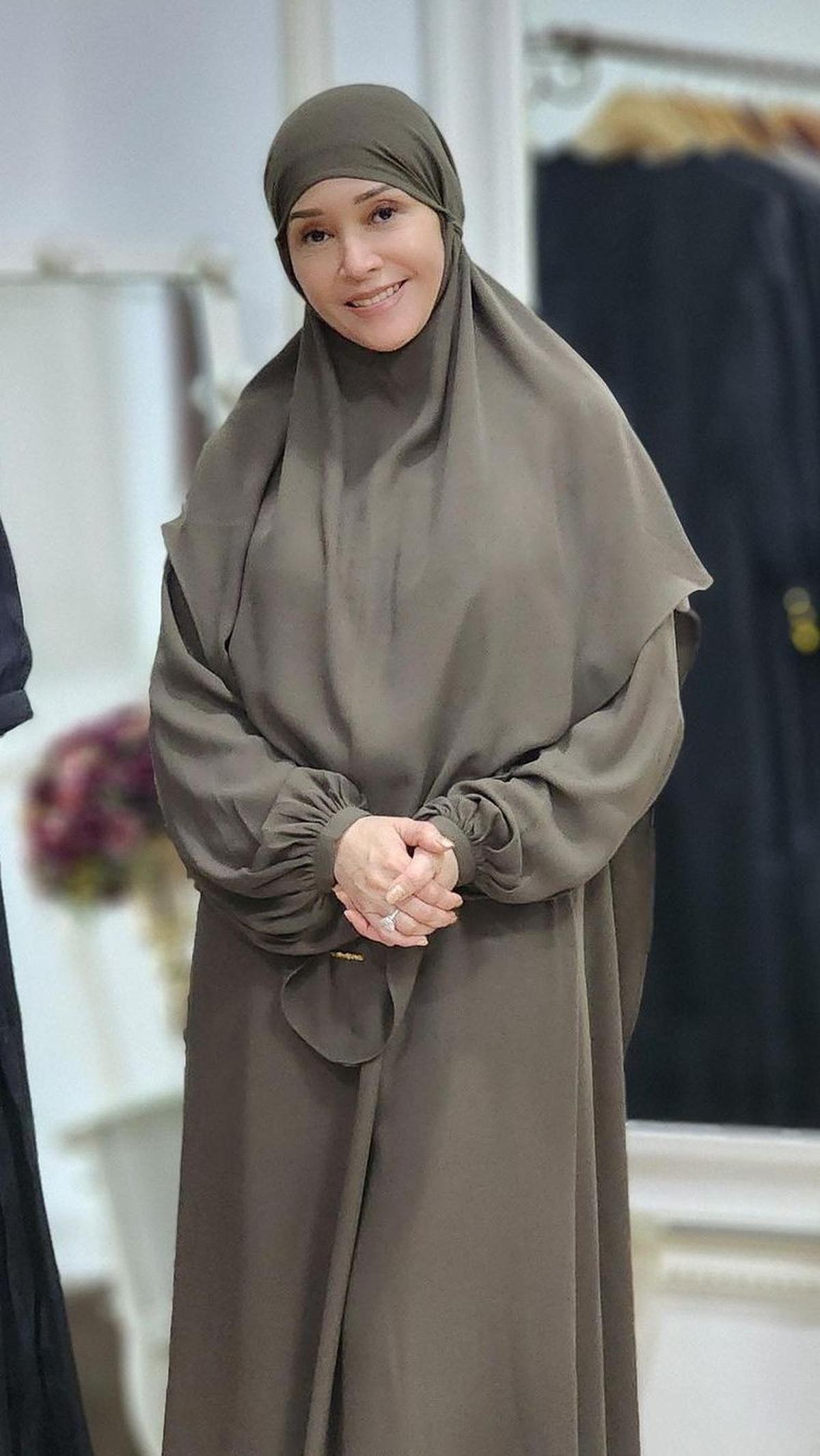 Gamis Sederhana Long Sleeve yang Bikin Nyaman