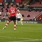 Winger Manchester City Raheem Sterling mencetak gol ke gawang Southampton pada laga Liga Inggris di St Mary's Stadium, Sabtu (19/12/2020). (AP/Adrian Dennis)