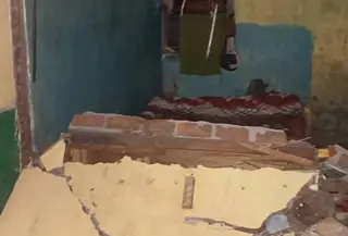 Rumah warga di Kabupaten Flores Timur, NTT, rusak diguncang gempa 3,8 Magnitudo. (Liputan6.com/Ola Keda)