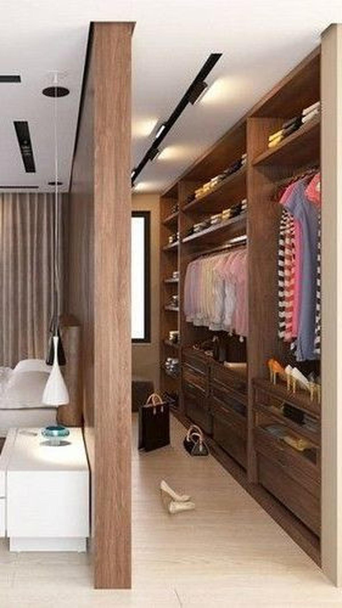 Walk in Closet Sederhana dan Strategis