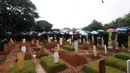 Suasana pemakaman Oxavia Aldiano atau lebih dikenal dengan nama Vidi Aldiano di Tempat Pemakaman Umum (TPU) Tanah Kusir, Jakarta, Minggu (8/3/2026). (Kapanlagi.com/Budy Santoso)