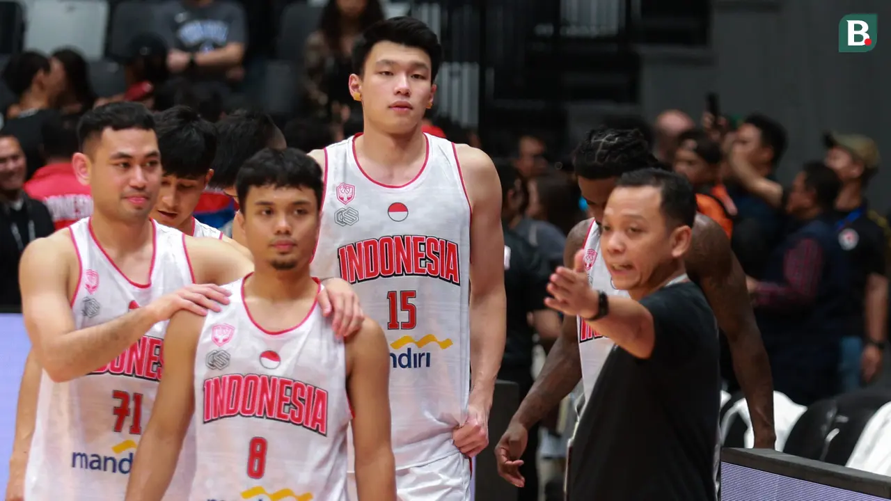 Foto: Momen Romantis Vincent Kosasih saat Temui Sang Kekasih, Nita Vior setelah Laga Indonesia International Basketball Invitational