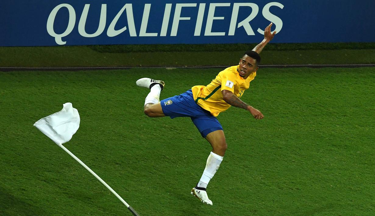 Kini Gabriel Jesus siap bersaing untuk mendapatkan tempat utama di Manchester United. Keberadaan dua kompatriot asal Brasil, Fernando dan Fernandinho, dipercaya akan membuat dirinya lebih mudah beradaptasi. (Vanderlei Almeida)