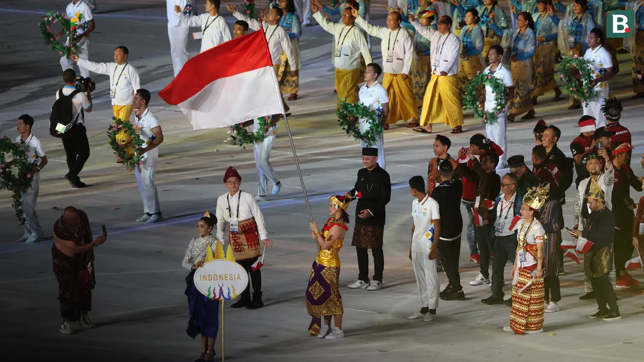 Foto: Kenakan Baju Adat Bali, Flairene Candrea Pimpin Defile Kontingen Indonesia pada Upacara Pembukaan SEA Games 2023