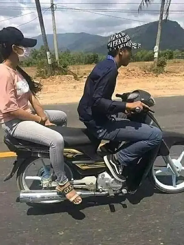 6 Momen Apes Saat Pacaran Naik Motor Ini Bikin Senyum Tipis