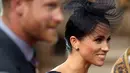 Duchess of Sussex, Meghan Markle tersenyum saat tiba menghadiri kebaktian di Westminster Abbey, London, (10/7). Kebaktian ini digelar untuk memperingati 100 tahun Angkatan Udara Kerajaan Inggris. (Simon Dawson/ Pool Photo via AP)