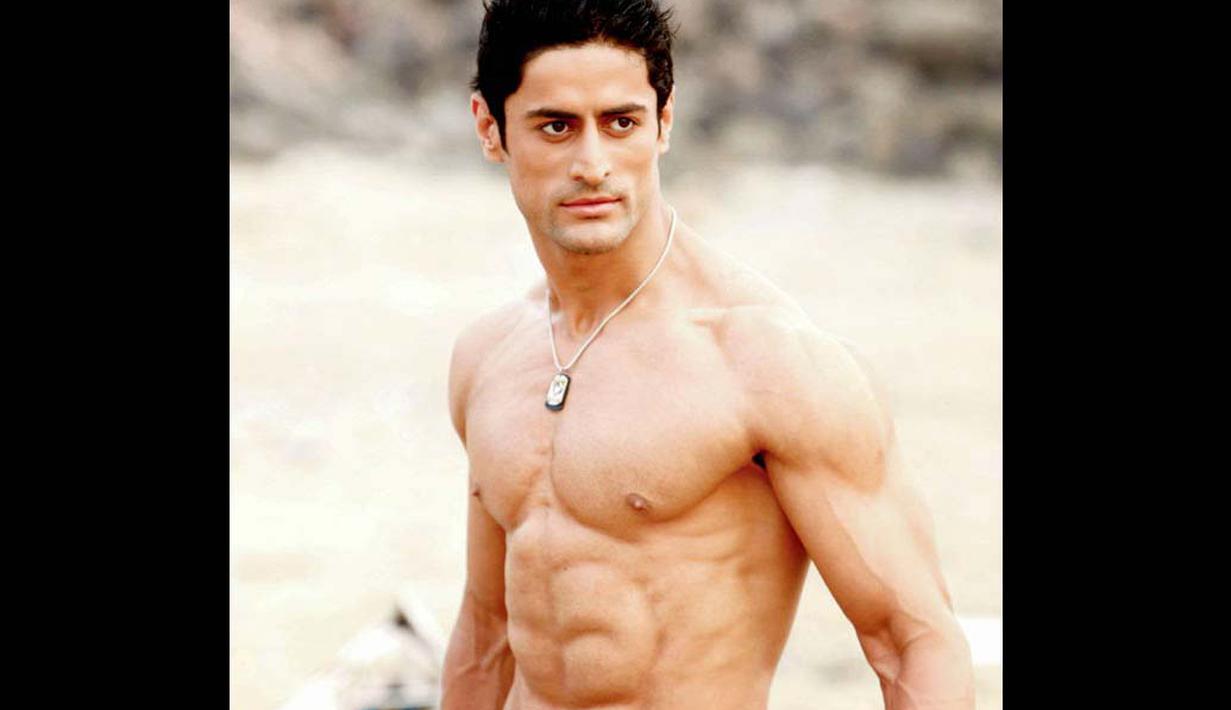 Mohit lahir di Kota Jammu pada 14 Agustus 1982. Ketika remaja berat Mohit mencapai lebih dari 100 kg dan sering diejek sebagai si gembrot. Namun siapa sangka menjelang dewasa banyak pria iri pada kekarnya tubuh Mohit (Istimewa)