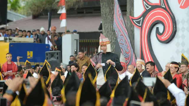 Presiden Jokowi di Karnaval Kemerdekaan Pesona Danau Toba