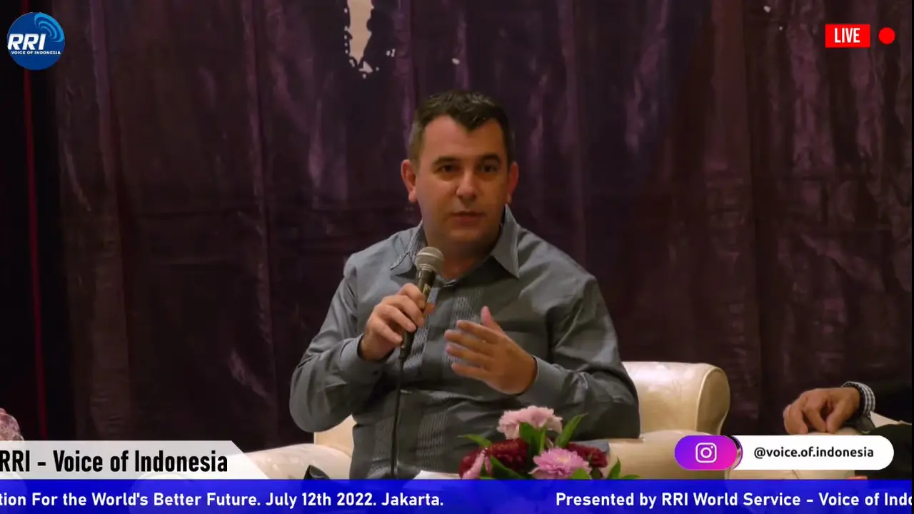 Direktur Pendidikan, Bahasa Inggris dan kemasyarakatan di The British Council Indonesia Colm Peter Downes.