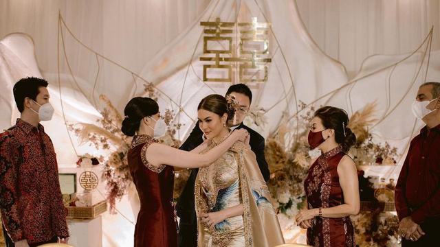 6 Momen Pertunangan Marcella Daryanani dan Kekasih, Kental Sentuhan Nuansa China