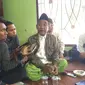 Kiai Ma'dun, salah seorang keponakan Mbah Fanani, menjelaskan sosok uwaknya kepada wartawan. (Liputan6.com/Panji Prayitno)