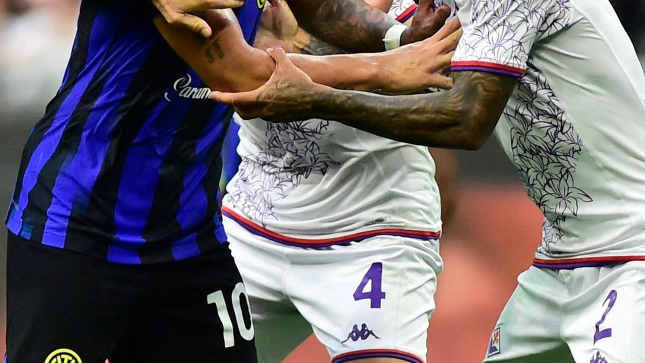 Pada babak kedua, Fiorentina melakukan pergantian taktik dan mencoba menyerang Inter Milan.<br>